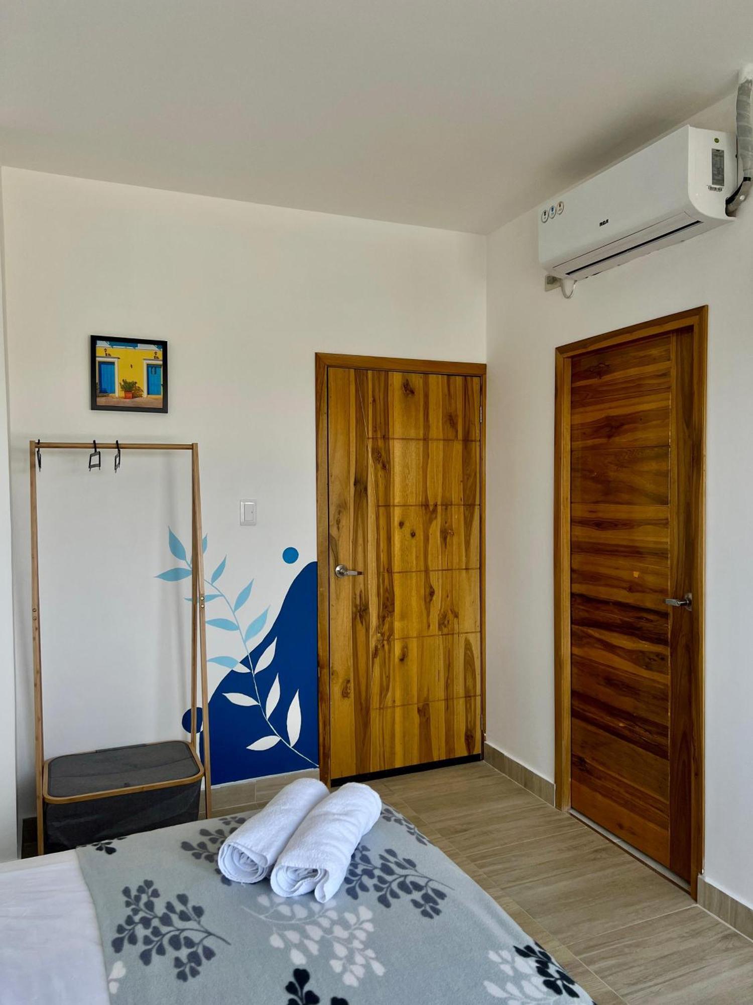 Ohana Beach Hotel Playas Exteriör bild
